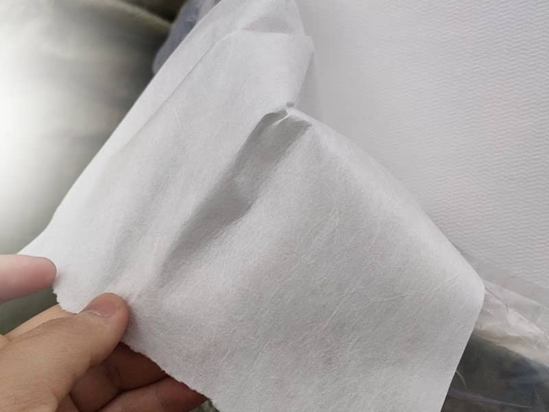 Vải lọc kháng khuẩn có bề mặt bóng, mịn, không có sơ vải, đặc biệt không gây ảnh hưởng đến môi trường